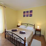 Apartment Lovely With Pool In Poreč