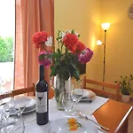Lovely With Pool In Poreč