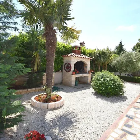 Daire Lovely With Pool In