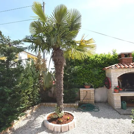 Daire Lovely With Pool In Poreč