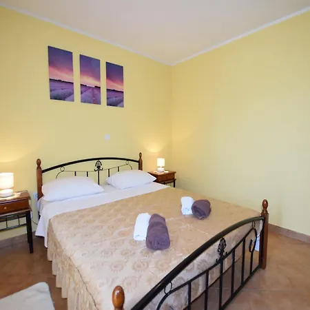 Lovely With Pool In Daire *