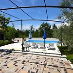 Lovely With Pool In Appartement