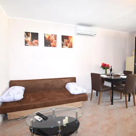 דירה Lovely With Pool In