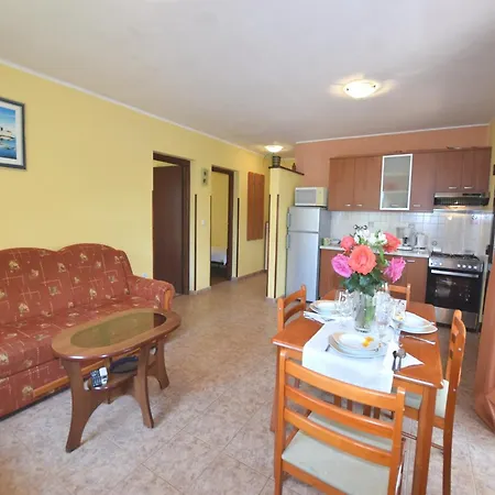 Apartmán Lovely With Pool In *