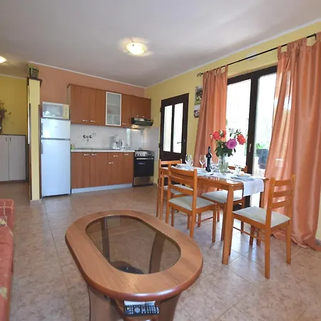 Apartmán Lovely With Pool In *