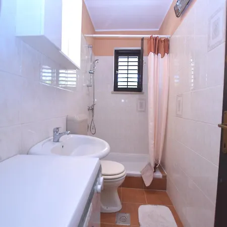 Apartmán Lovely With Pool In *