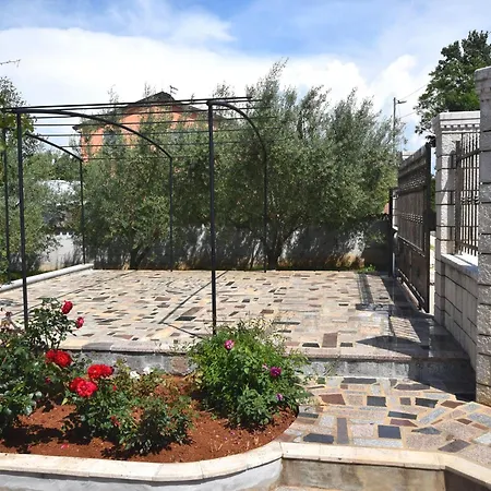 Appartement Lovely With Pool In