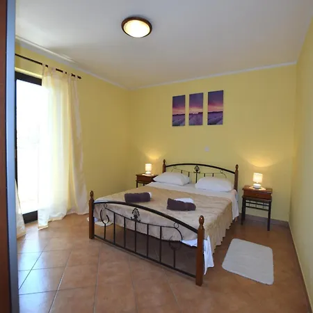 Lovely With Pool In Appartement