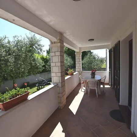 Lovely With Pool In Appartement *